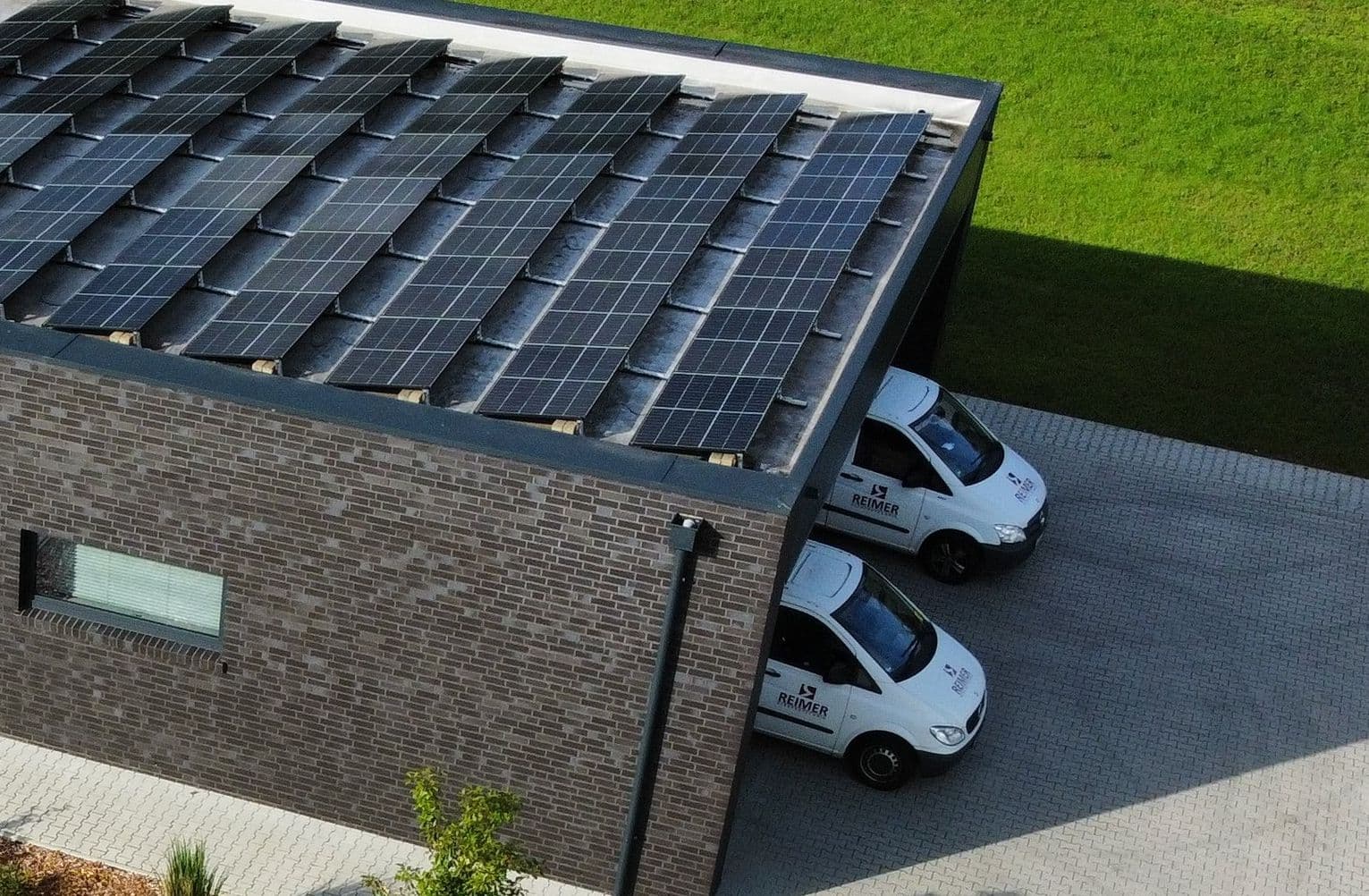 PV-Installation mit REIMER-Fahrzeugen